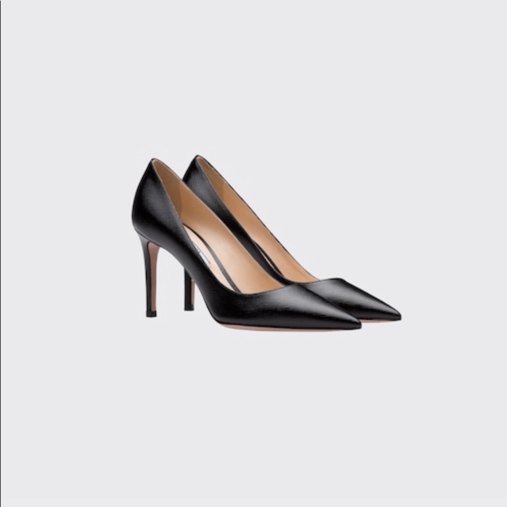 PRADA ✨ Saffiano textured patent leather pumps black size 38.5 (8-8.5)